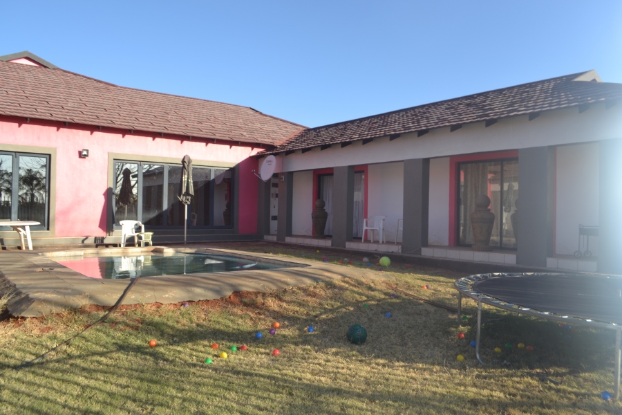 4 Bedroom Property for Sale in Schietfontein North West